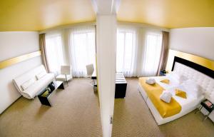 Postel nebo postele na pokoji v ubytování Grandior Hotel Prague