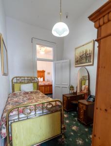 a bedroom with a bed and a mirror at Jackson House Hotel in Eureka