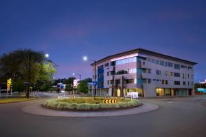 a building with a roundabout in the middle of a street at Swiss-Belhotel Napier in Napier