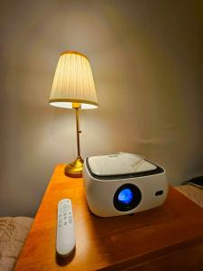 a toaster on a table with a lamp and a remote control at 윤 작가의 숙소 in Seoul