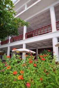 a building with red seats and a bunch of flowers at Hotel Montecarlo by Croma in Santiago