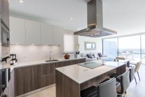 Η κουζίνα ή μικρή κουζίνα στο Arguineguín Bay Apartments +14 φωτογραφίες
