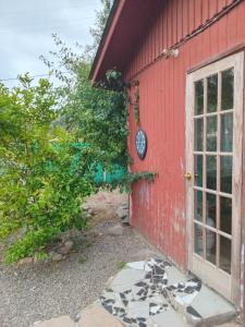 a red building with a window and a door at Don José in Los Molles