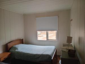 a small bedroom with a bed and a window at Don José in Los Molles