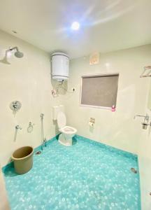 a bathroom with a toilet and a sink at Al Jalal Resort in Srinagar