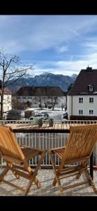 a wooden bench sitting on top of a balcony at Stadtvilla Füssen in Füssen
