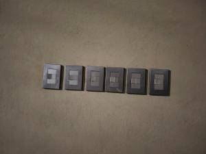 a row of light switches on a wall at Loft moderno y acogedor in Durango