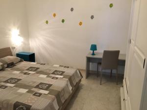 Łóżko lub łóżka w pokoju w obiekcie Casa Comasia