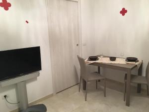 Telewizja i/lub zestaw kina domowego w obiekcie Casa Comasia