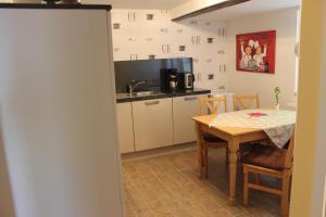 Η κουζίνα ή μικρή κουζίνα στο Ferienhaus Achtern Diek