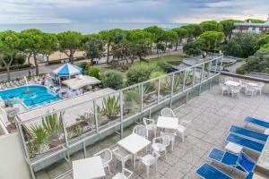 Bazén v ubytování Hotel Miramare nebo v jeho okolí