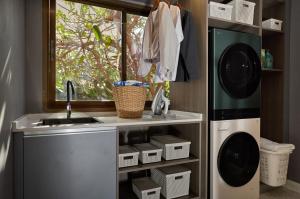 a kitchen with a sink and a washing machine at The Weekend Pattaya (Tweet Tweet Nest Pattaya) in Pattaya