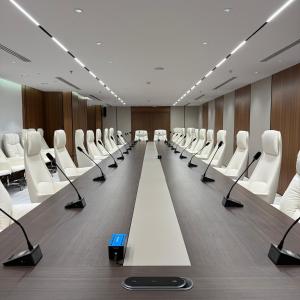a conference room with white chairs and a table with a cell phone on it at فندق سويت فيو in Al‘Āriḑah