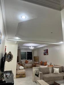 a living room with a couch and a tv in it at appartement 1 centre ville in Kenitra
