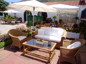 A seating area at Malpais Trece