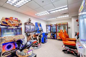 a room filled with lots of arcade games at Tidewater Beach Resort by Panhandle Getaways in Panama City Beach
