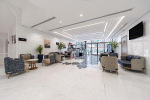 a lobby with a waiting room with chairs and tables at MADEN Taiba HOTEL in Medina