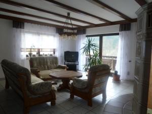 TV a/nebo společenská místnost v ubytování Hotel Gasthof Zur Krone
