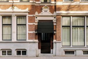 an entrance to a brick building with a doorway at Hotel Rose Rotterdam in Rotterdam