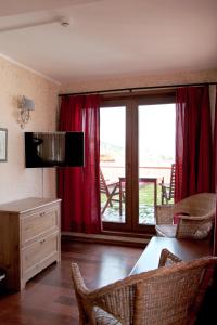 TV a/nebo společenská místnost v ubytování L'isola Guesthouse