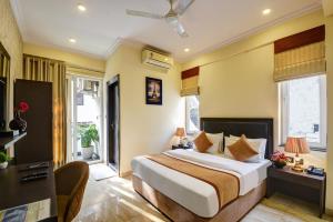 a hotel room with a large bed and windows at Anand Bhawan in New Delhi +77 photos