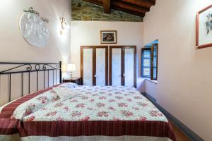 a bedroom with a bed with a floral bedspread at Le Scope 5* in Villa
