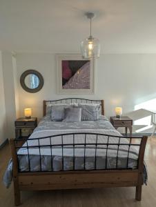 a bedroom with a bed with two night stands at Romeo's Retreat in Stratford-upon-Avon