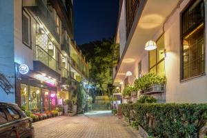 a cobblestone street in a city at night at Anand Bhawan in New Delhi