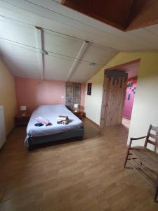 a large bedroom with a bed and a wooden floor at E case di u Puntale in Ghisonaccia