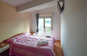 a bedroom with a bed and a window at Awesome Apartment In Palmi in Palmi
