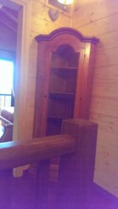 a wooden book shelf in a room with a bench at Villetta PiemartinCove in Saint Vincent