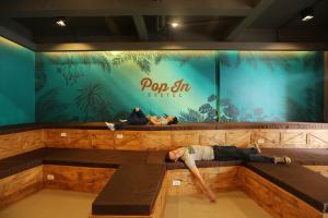 Ruang duduk di Pop-In Aonang