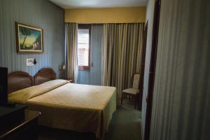 Posteľ alebo postele v izbe v ubytovaní Hotel Accursio