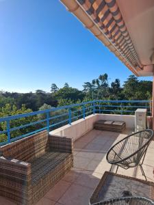a balcony with a bench and a chair at Appartement Riposa in Fréjus