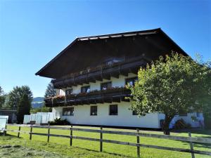 a white building with a black roof at Privatzimmer Haus Lienbacher in Mittersill