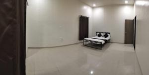 a room with a bed in the middle of a room at Mannat Bungalow in Amrāvati