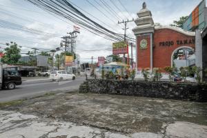a city street with cars driving down a street at Katup Guest House Syariah Mitra RedDoorz in Yogyakarta