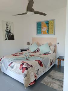 a bedroom with a large bed with a bedspread at Rusibiki in Gqeberha