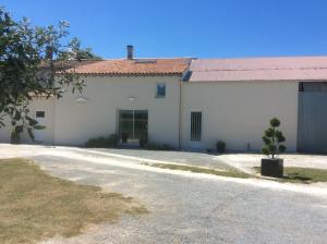 Photo de la galerie de l'établissement Le Grillage a Poules, à Gensac-la-Pallue