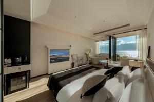 a bedroom with a large bed and a fireplace at Dali Shuanglang Erhai Lake in Dali Shuanglang