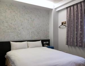 Tempat tidur dalam kamar di Wan Tai Hotel