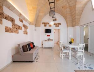 a living room with a couch and a table at Corte Aragonese Suite Spa Privata in Veglie