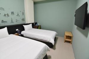 Tempat tidur dalam kamar di Com Inn-花蓮後車站電梯停車場