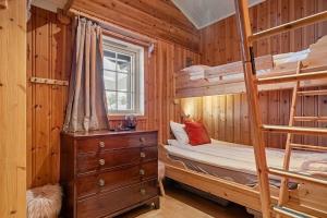 a bedroom with bunk beds in a log cabin at TH589- Large ski-in out chalet in Trysilfjell with sauna, hottub in Hovi +19 photos