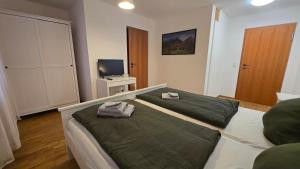 a bedroom with a bed with two towels on it at Wirt zSeifriedswörth in Wurmsham