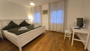 a bedroom with a bed and a desk with a computer at Wirt zSeifriedswörth in Wurmsham