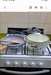 two pots and pans sitting on top of a stove at Alojamiento Marlugm in Corrientes
