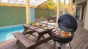 a grill with food on it on a patio at Gangleung laimbichipensyeon in Gangneung