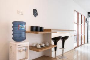 a room with a blue bucket on top of a machine at Urbanview Hotel Cozy Samarinda by RedDoorz in Samarinda