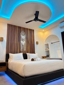 a bedroom with a bed with a blue ceiling at White Seeds Boutique Villas in Gili Trawangan +74 photos
